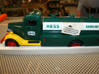 1985 1985 First Hess Truck Bank
